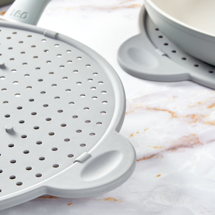 Image 4 of Shopberghoff Essentials Heat-resistant Silicone Splatter Screen 13"
