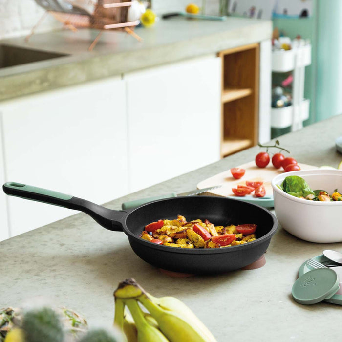 Image 3 of LEO Non-stick Cast Aluminum Frying Pan 8", Forest