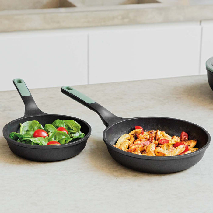 Image 4 of LEO Non-stick Cast Aluminum Frying Pan 8", Forest