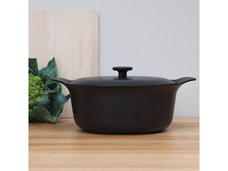Image 4 of Ron 11" Cast Iron Covered Dutch Oven 5.5Qt, Black